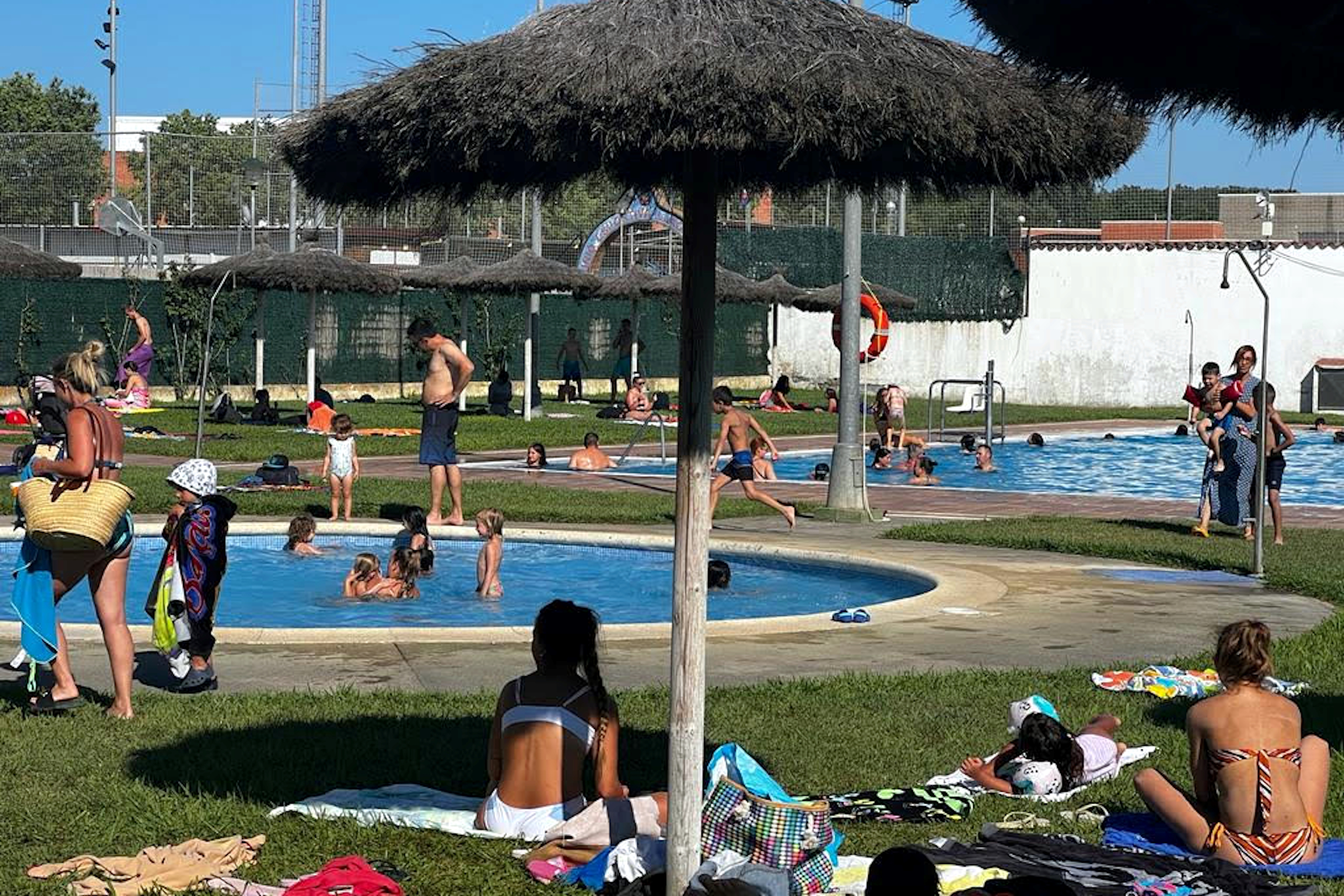 Llagostera's public swimming pool offers free entrance during the 2022 July heatwave in Catalonia